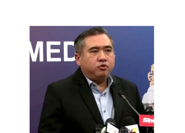 交通部长陆兆福。