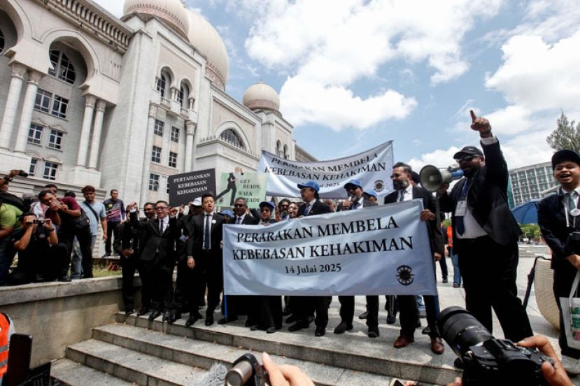 大马律师公会“捍卫司法独立”行从司法宫出发。