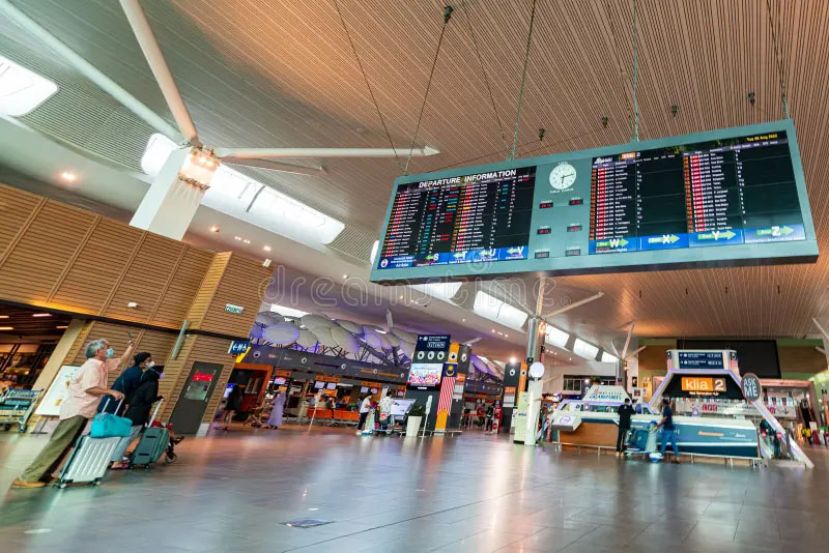 移民局解雇20名涉及“非法通关”活动的官员  另有227人正在接受调查