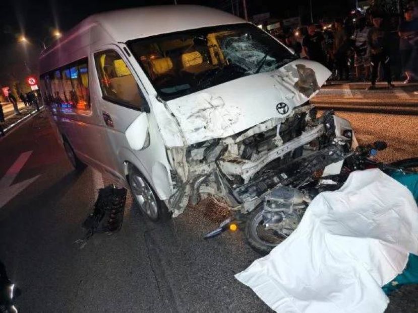 轿车起火烧死2人  男女死者为情侣