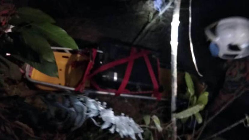 行李箱藏着腐烂男尸。