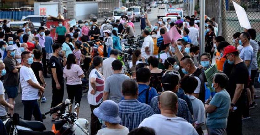 新冠肺炎疫情在北京复燃，北京政府周二晚开记者会宣布，北京市突发公共卫生事件应急响应级别由三级调至二级，并相应调整防控策略。