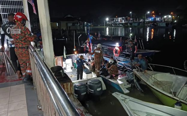 丰盛港2船相撞  华裔男乘客 巫裔男船长 当场身亡
