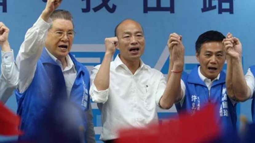 韩国瑜遭罢免，下一步动向引各界关注，图为昔日高雄竞选总部成立，国民党展现团结气势。(档案照)