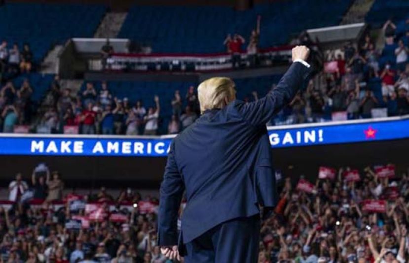 特朗普竞选集会结束后，当地发生地震。