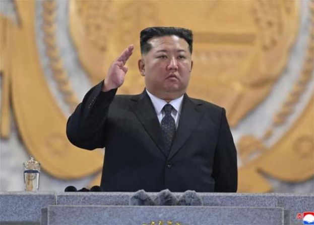 金正恩慰问建党80周年活动参加人员，巩固內部团结。