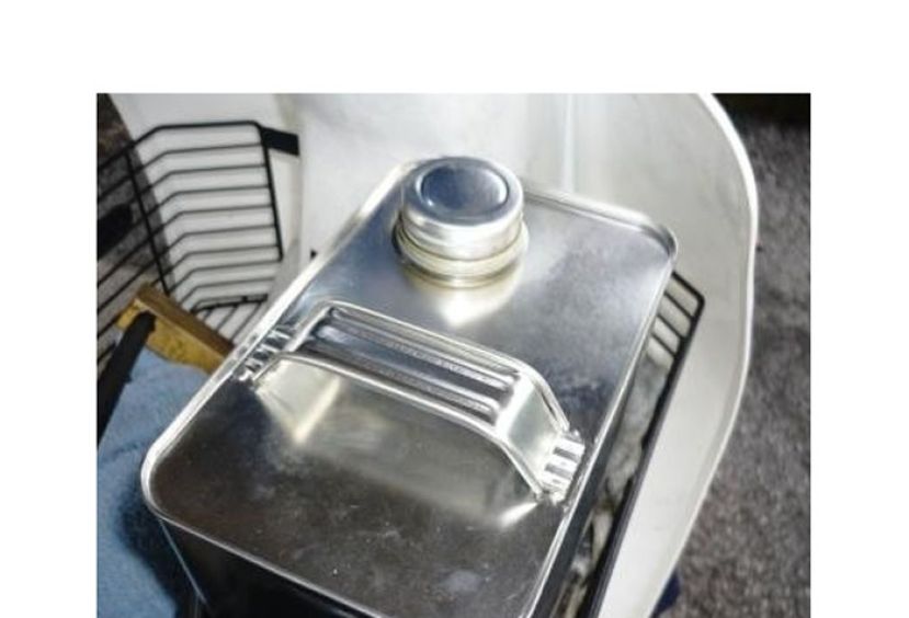 内贸部：容器购买逾20公升燃油需准证