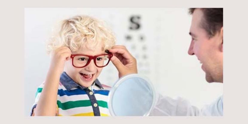 4岁童眼睛脱窗　验光远视达500度