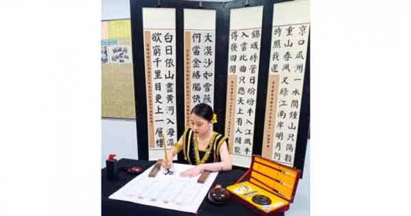 11岁卡达山裔女孩书法比赛中夺全国冠军
