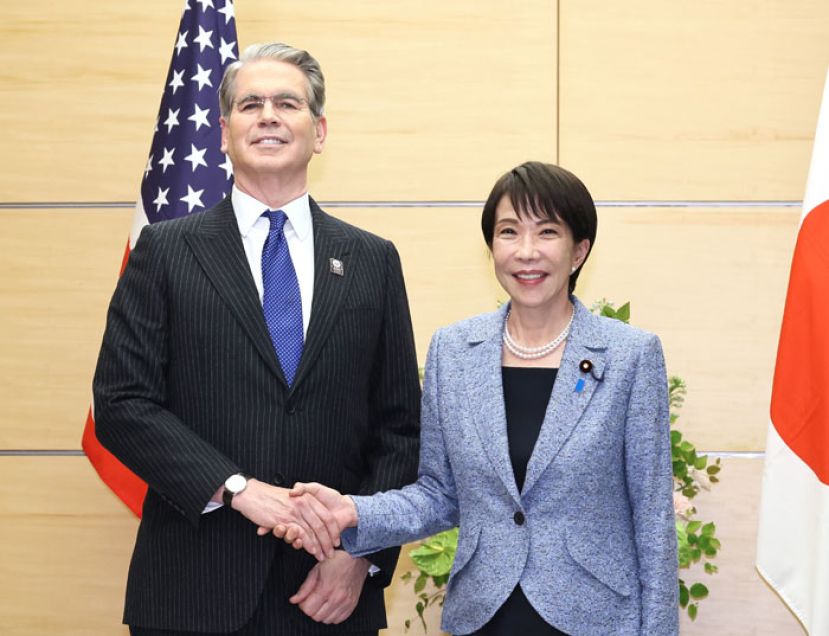 美国财政部长贝森特12日前往首相官邸，与日本首相高市早苗进行会谈。