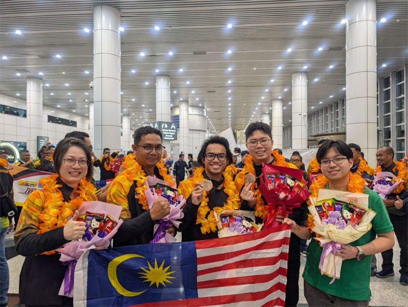 左起为林美婵、马来西亚政府人力资源部技职导师及高级技术培训中心（CIAST）讲师培训课程部门的电脑技能单位负责人苏菲安、莫哈末依沙利、黄腾正以及也是拉曼理工校友的网络安全教练黄益涵。