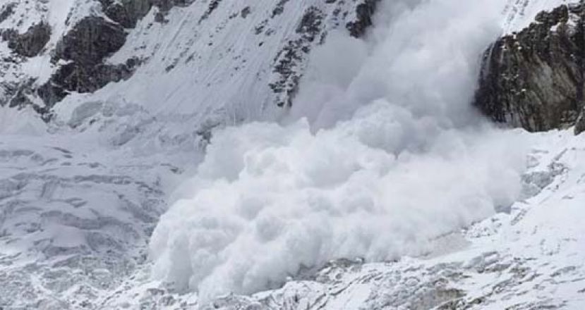 北海道利尻山雪崩，3人活埋后全部救出。