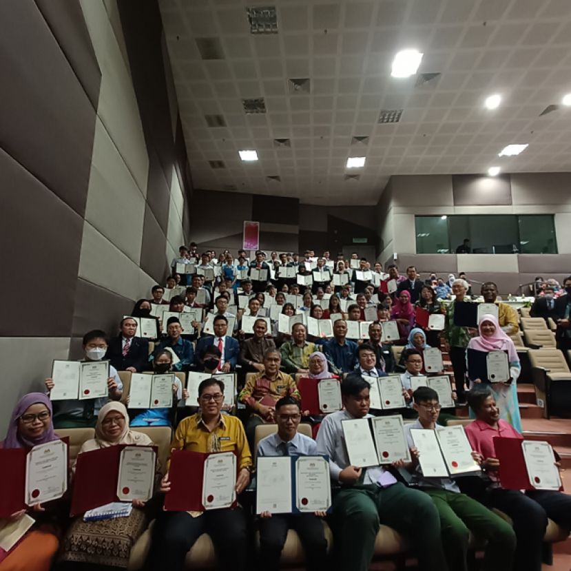 大马教育文凭考试  砂拉越12名考生考获A+