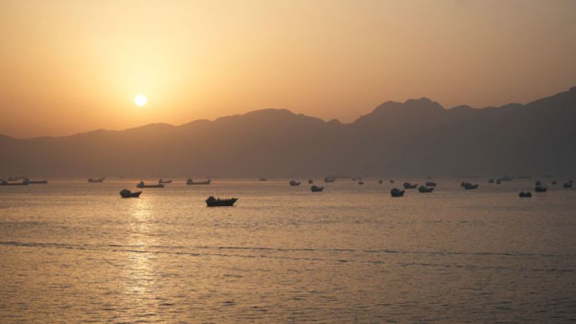 荷莫兹海峡。
