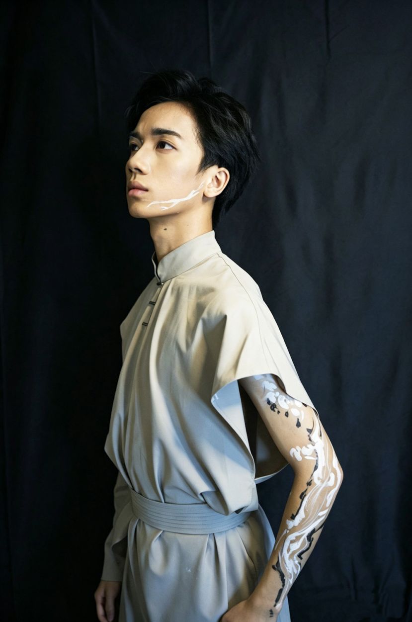 古晋青年演员容名延  远赴法国参加阿维尼翁戏剧节凭着担任主演的作品《槐安梦》入围国际新人新剧提名