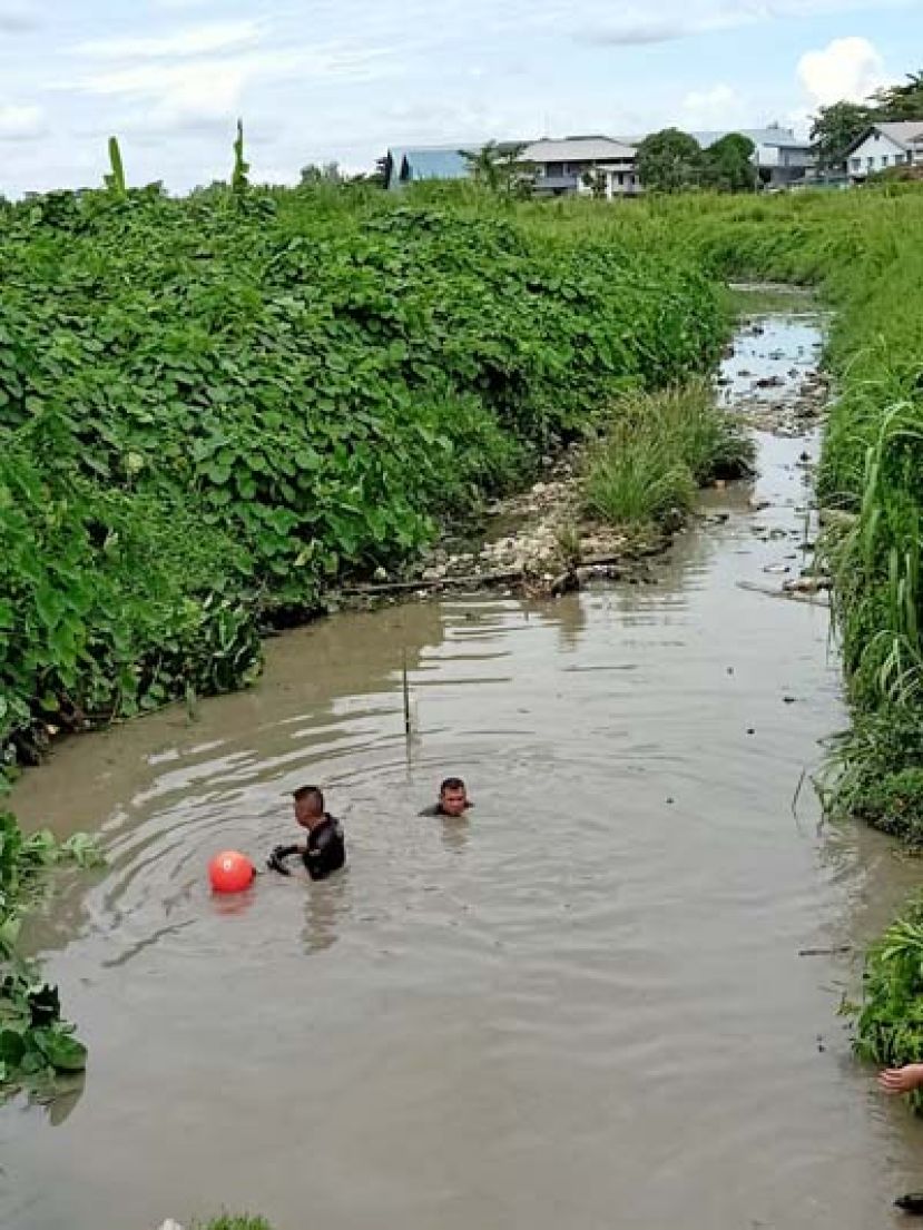警方娃人进行搜索。