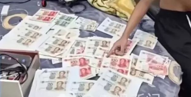 家用打印机伪造250多万假人民币，15名“00后”疑犯被捕。