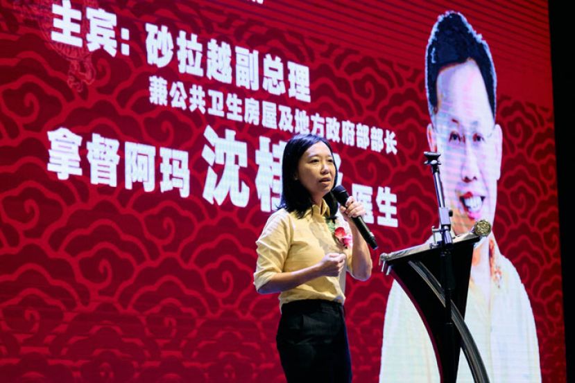 砂总理署政治秘书许德婉致辞。