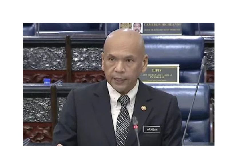 内贸部长阿米占。