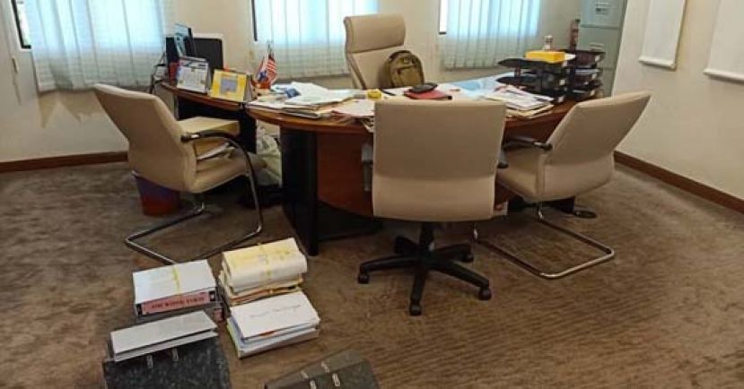 一些州行政议员的办公室已开始收拾。