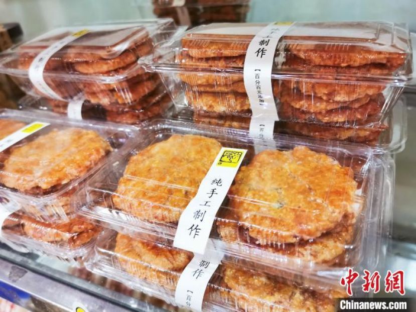 盒装鸡仔饼。