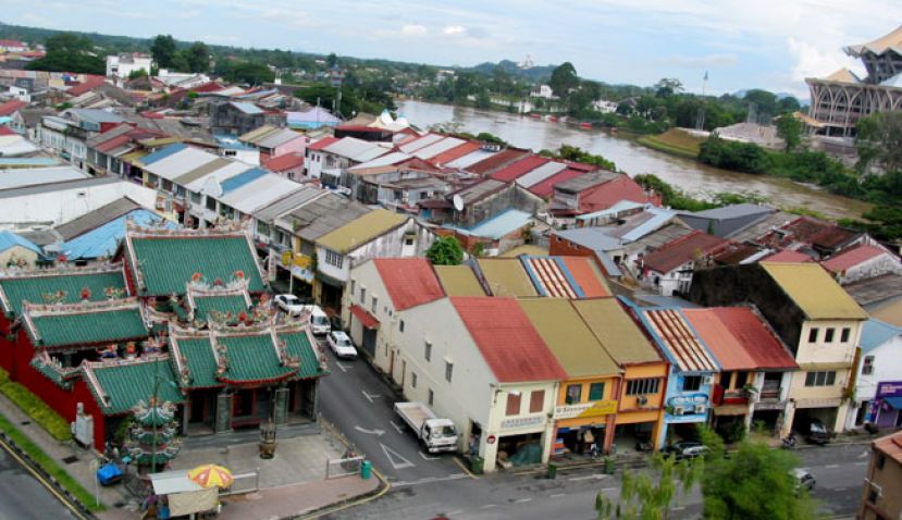 图示：老街建筑群的店身长短不一，从高空拍摄却有另外一番美感。