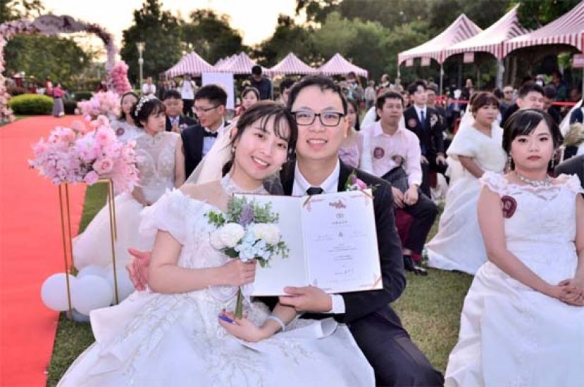  现今，中国男女结婚不必取得父母同意。