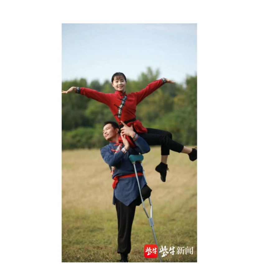 翟孝伟和舞伴。