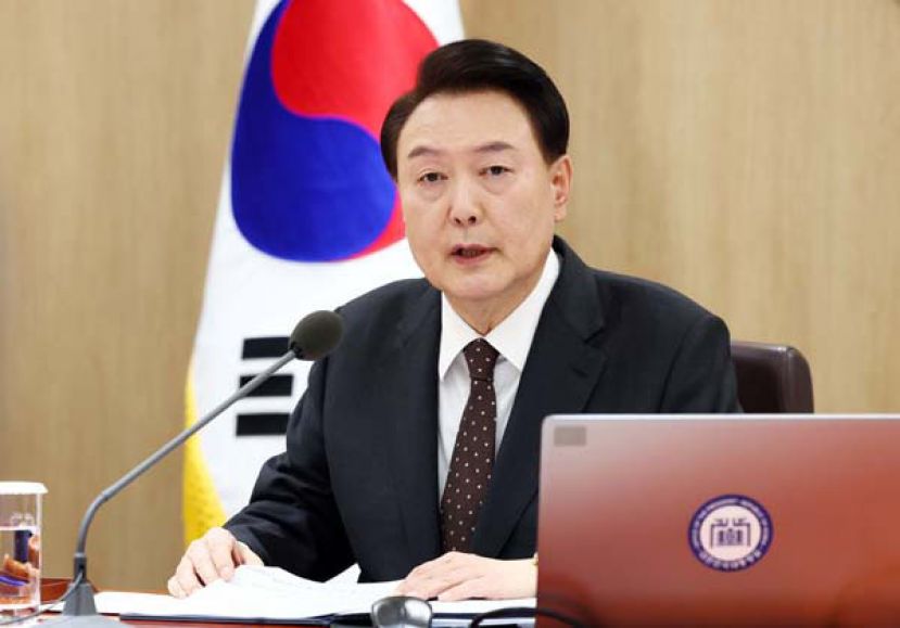 韩国总统尹锡悦16日在首尔龙山总统办公室召开国务会议。