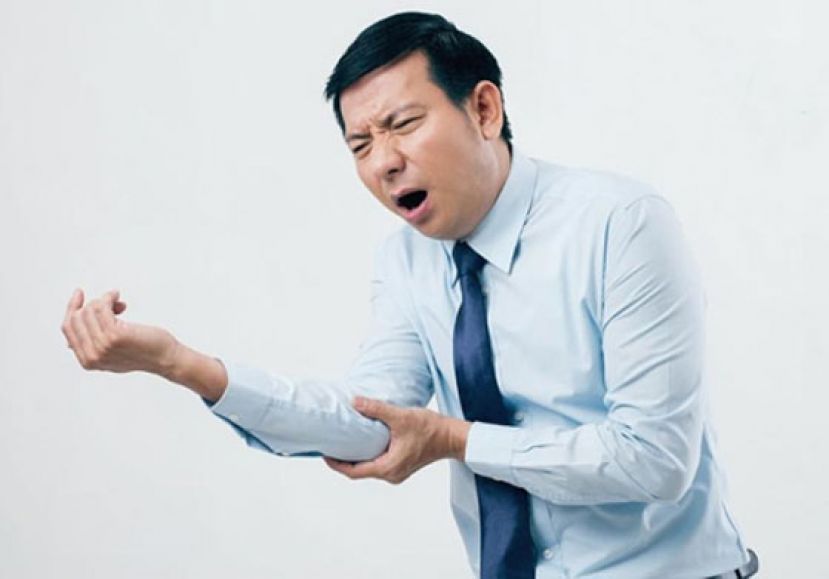 手肘酸痛难根治原因竟有6种　先看关节痛哪侧 &ldquo;中医针灸有解&rdquo;