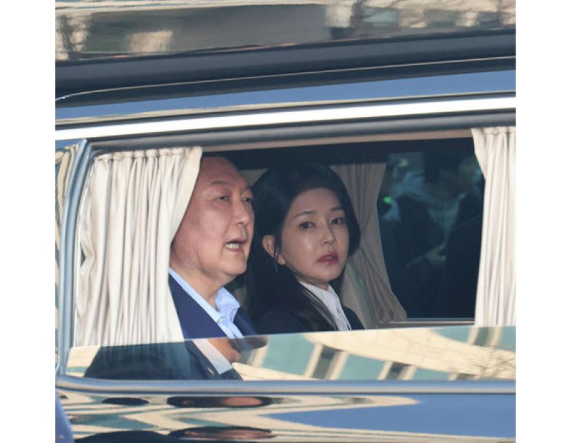 尹锡悦与金建希同时入狱。