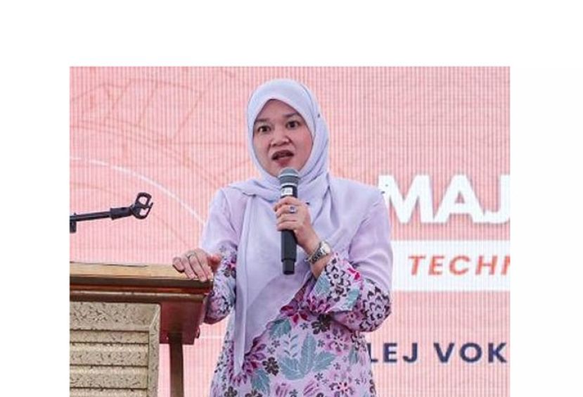 教育部长法丽娜。