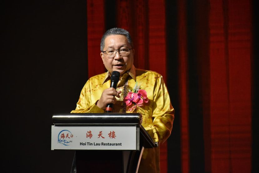 古晋南市市长拿督黄鸿圣。