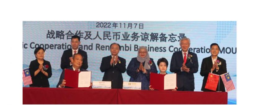 大马中国银行与大马商业巨贾邝汉光（后排右）旗下的KHK种植集团签署了解备忘录；前左起为郑瑞锦和邝静柔；后左起为张佩东、张敏、欧阳玉靖、巴赫丽雅和卢成全。