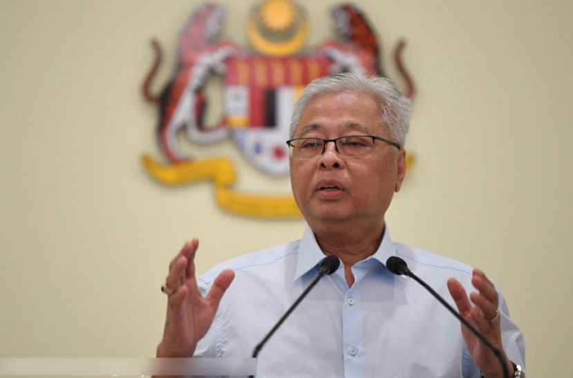 国防部高级部长拿督斯里依斯迈。