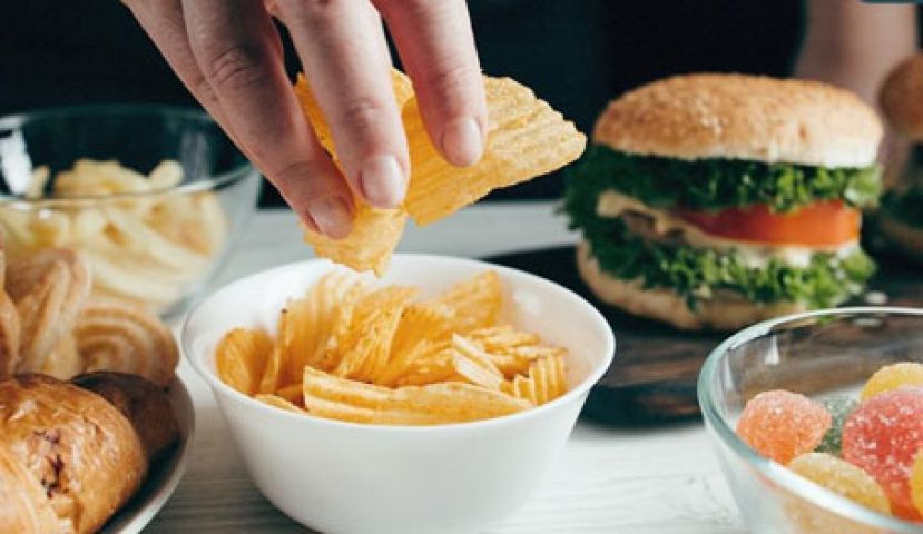 压力大狂吃垃圾食物　教你3招夺回主控权