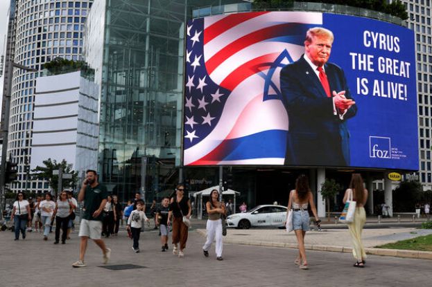 以色列首都特拉维夫街头悬挂感谢特朗普的看板。