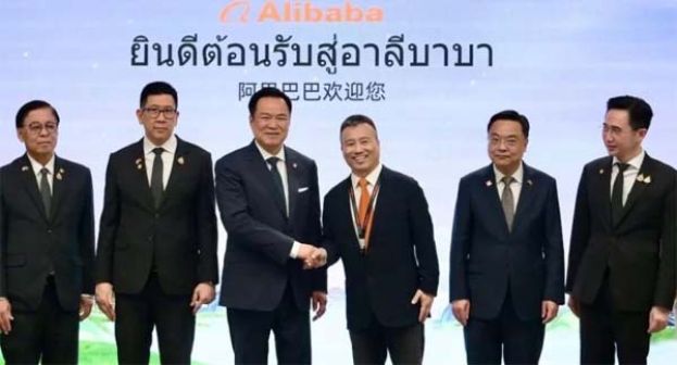  泰国首相阿努廷（左3）参观阿里巴巴集团北京总部。