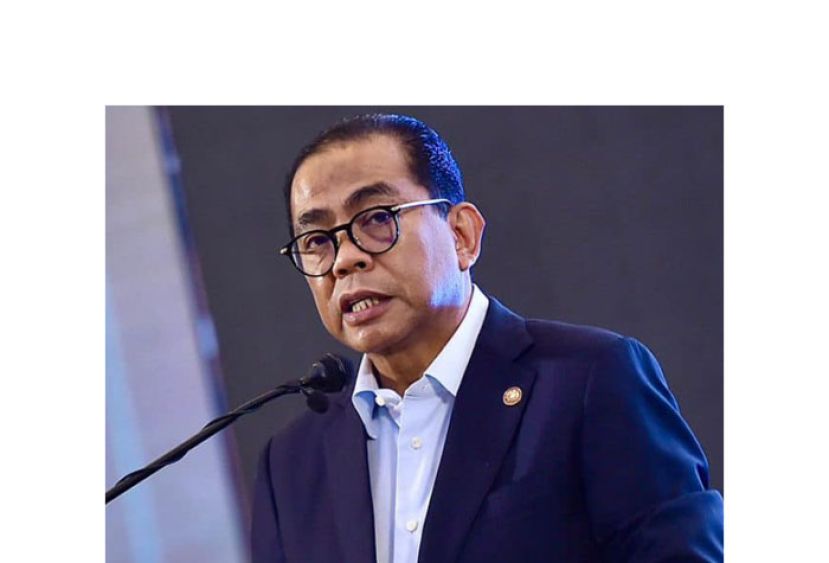 国防部长卡立诺丁。