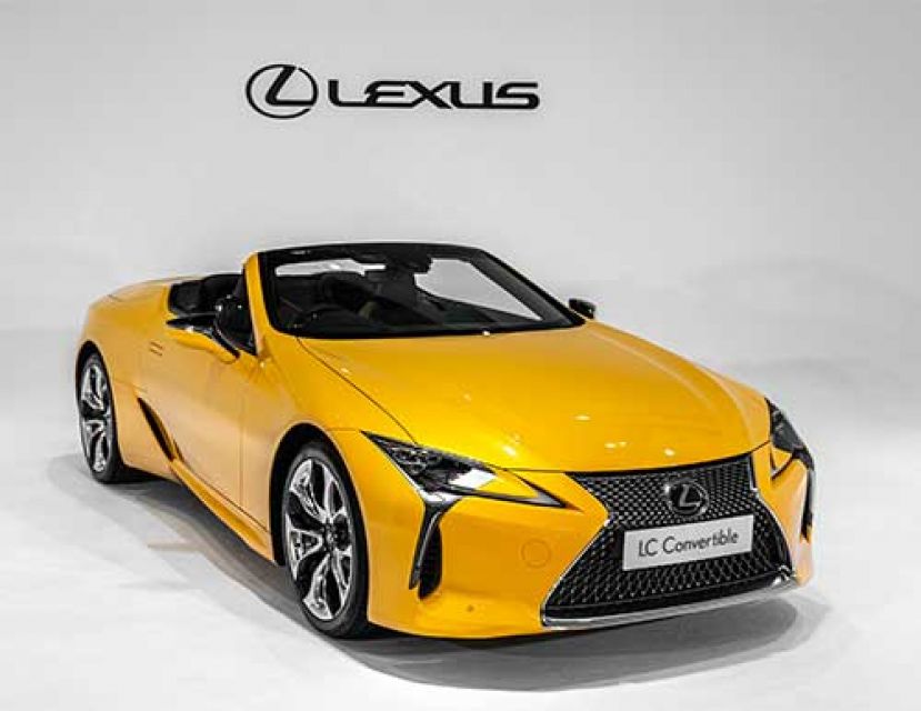 性感跑车上路 Lexus LC500 Convertible开启敞篷跑车新世代!