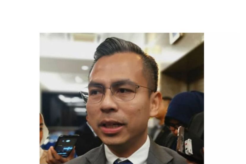 通讯部长法米。