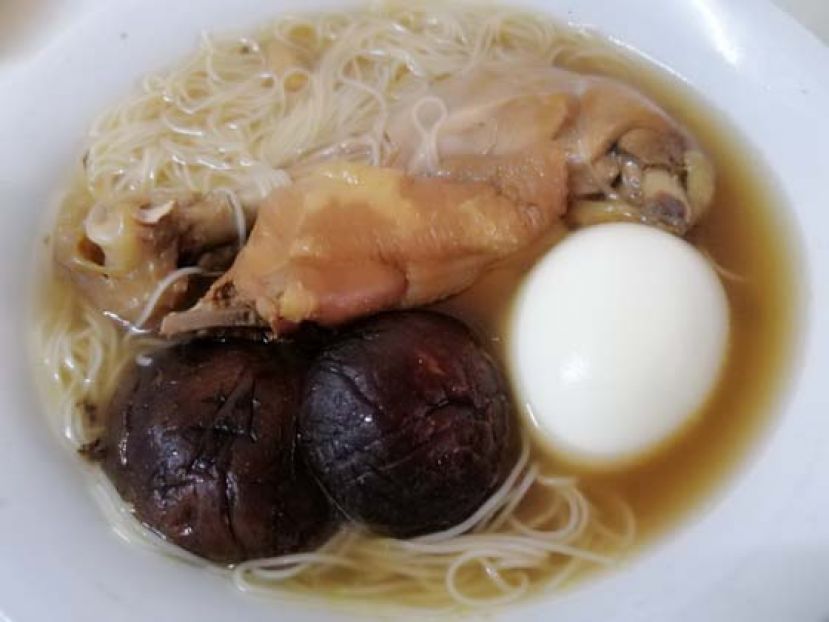 让一碗暖呼呼的鸡汤面线，温暖您的心及胃。