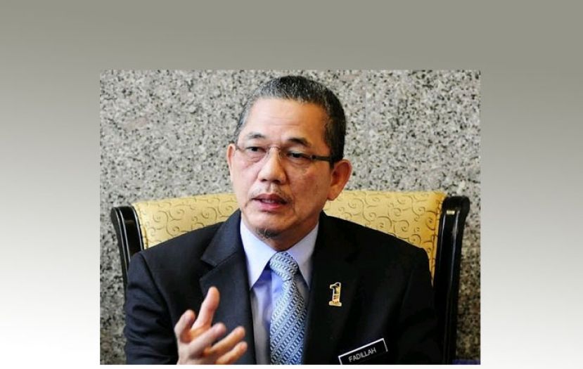 工程部长拿督斯里法迪拉。