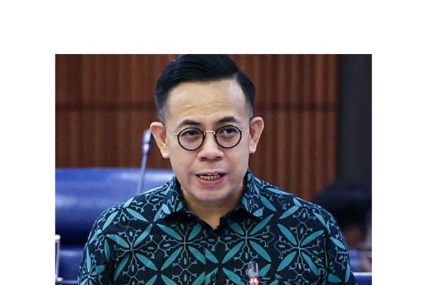 人力资源部长沈志强。