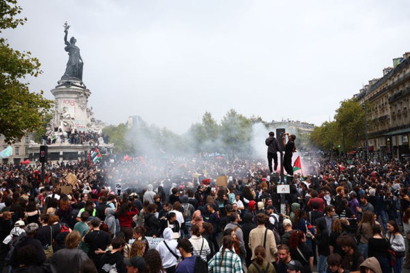 法国各地群众10日响应&ldquo;拦阻一切&rdquo;反政府街头示威活动。