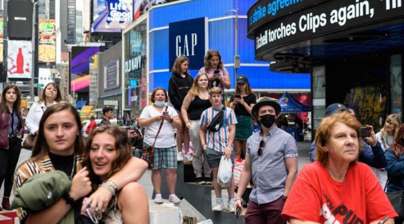 新冠仍是美国最大死因之一  8月每日死亡近400人