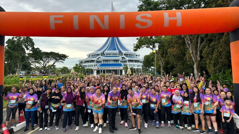 “古晋爱心书协会慈善义跑3.0”活动大合照。