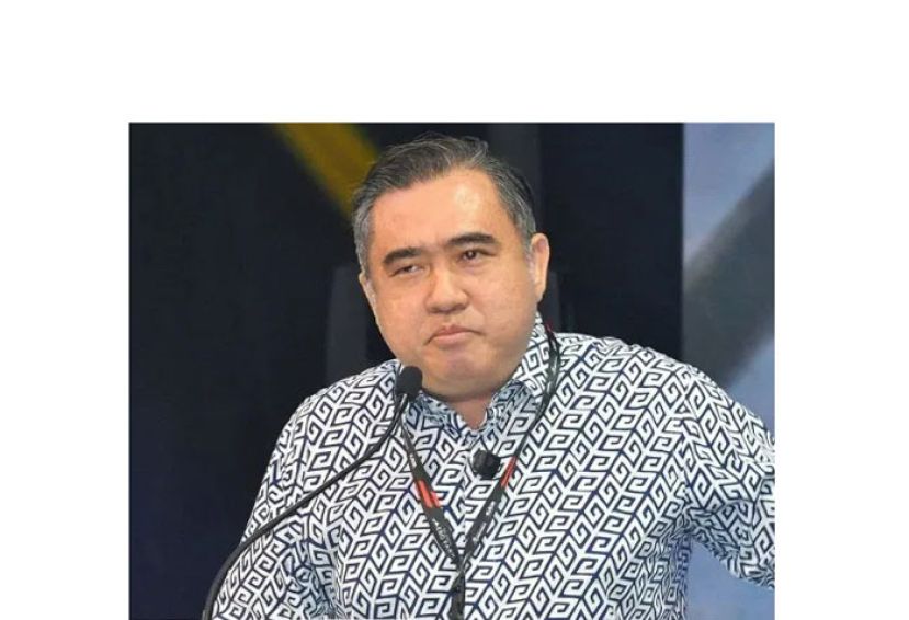 交通部长陆兆福。