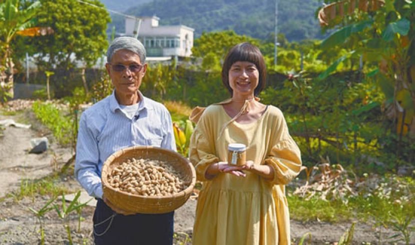 Poling两年前偶遇锦田农夫李伯，开始用他种的花生制花生酱。