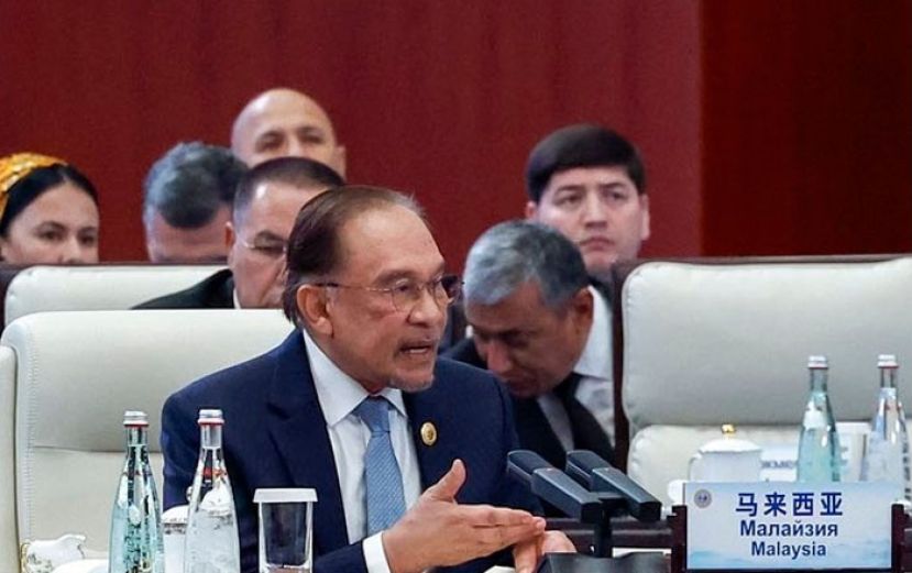 首相安华在上海合作组织峰会上致词(档案照)。